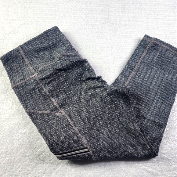 Athleta Gray Pull On Zip Pockets Activewear Capri Leggings Pants Size Medium - Picture 1 of 8